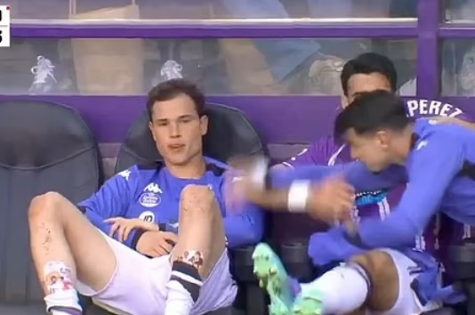 '패패패패패패무패패패패' 꼴찌인 이유가 있네...부주장이 벤치에서 '주먹질'→역대급 막장 행보 나왔다