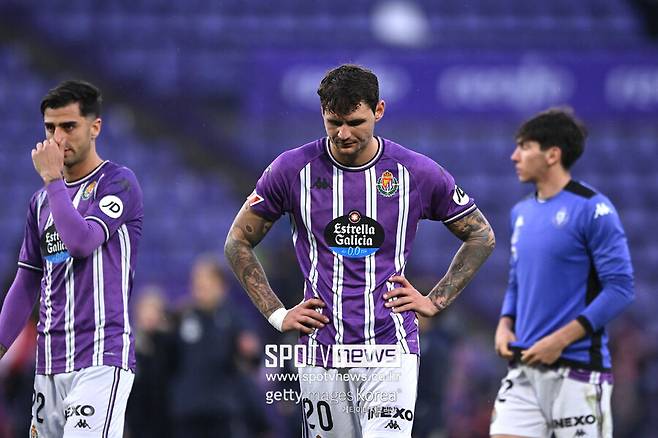 '패패패패패패무패패패패' 꼴찌인 이유가 있네...부주장이 벤치에서 '주먹질'→역대급 막장 행보 나왔다