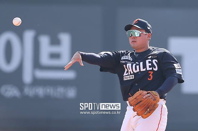 아직도 역대 최초 팀 타율 1할대… 한화 고액 연봉자 철저한 배신, 서서히 고개 들까