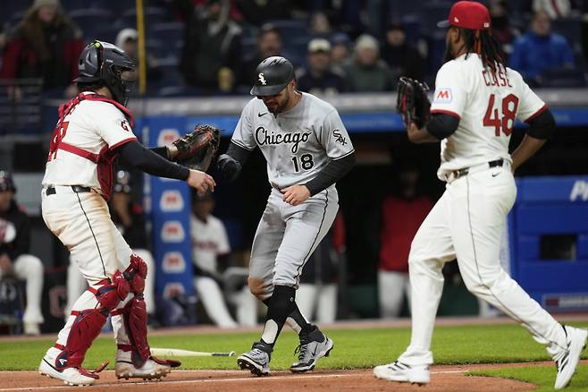 한화 출신 터크먼, 9회 2사 만루 통한의 햄스트링 주루…CHW 121패 '1년 전'과 판박이