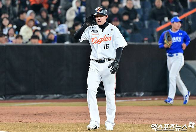 '퓨처스 4할 타자' 1군 합류 5일 만에 선발 유격수 출격→