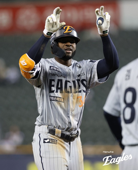 '퓨처스 4할 타자' 1군 합류 5일 만에 선발 유격수 출격→