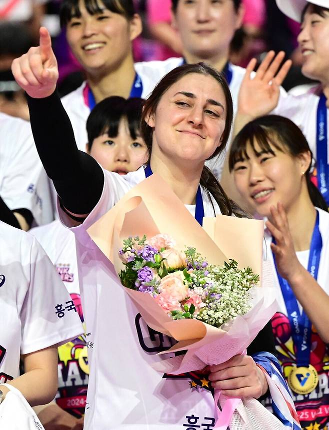 김연경 떠나자마자 개편 착수…흥국생명, 日 명장 영입에 피치와 재계약 합의 '속전속결'