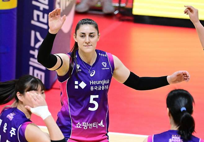 김연경 떠나자마자 개편 착수…흥국생명, 日 명장 영입에 피치와 재계약 합의 '속전속결'