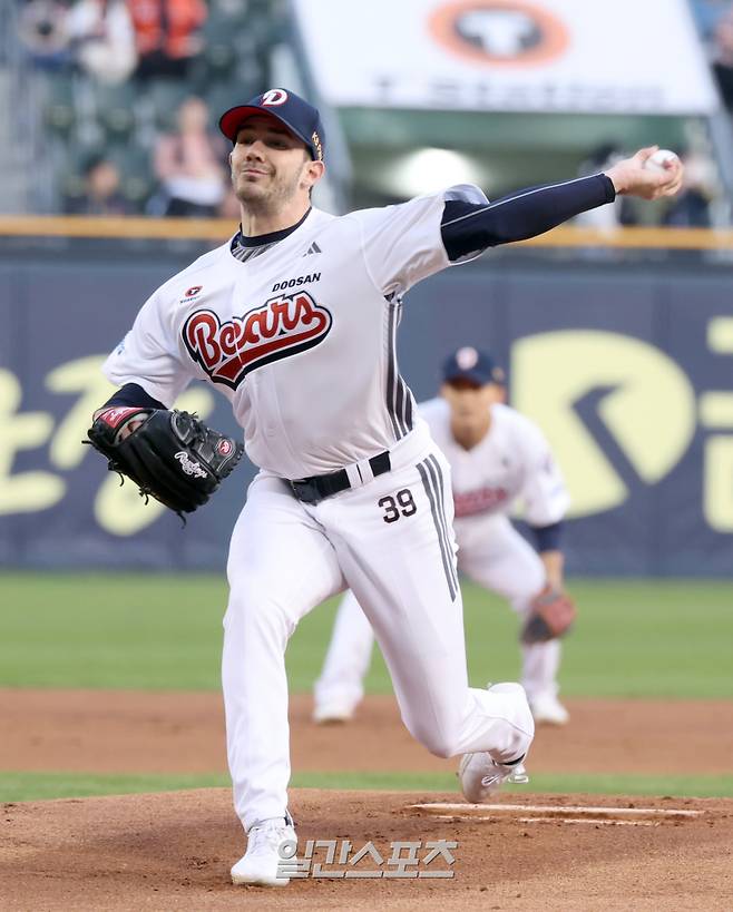 좌타자 못 잡았다→더블 스틸 '멘붕'→우타 통타...잭 로그 또 무너졌다 [IS 냉탕]