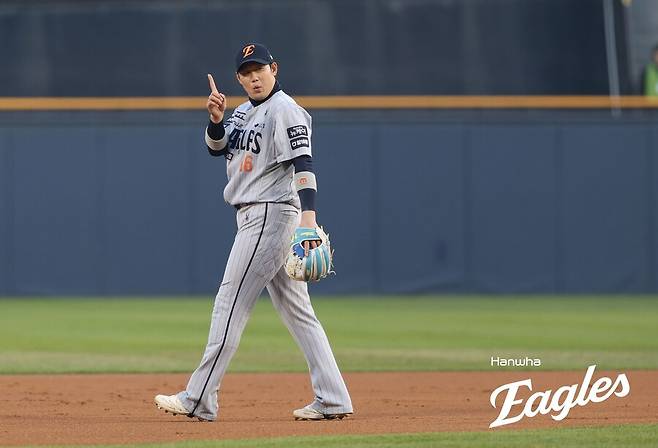 '한화가 두산 또 잡았다' 문현빈 4안타+와이스 156km 첫승 하모니…팀 타율 10위 13안타 대반란 [잠실 게임노트]