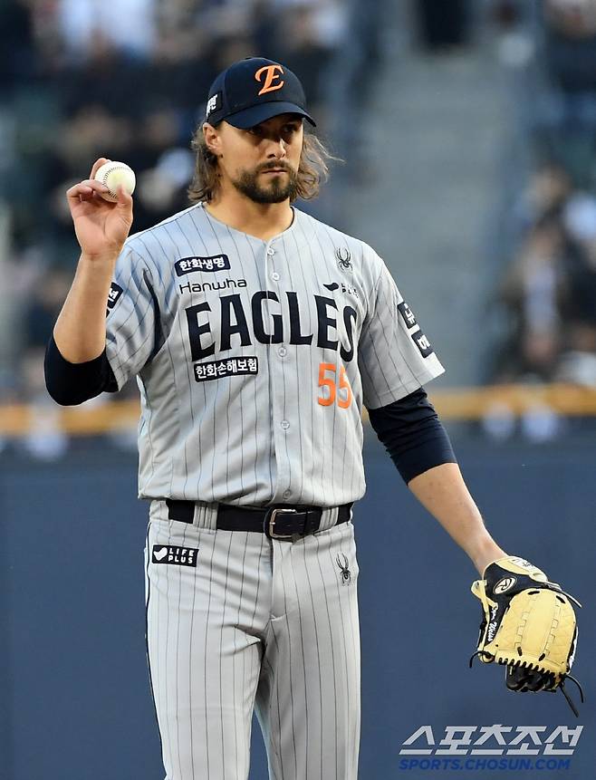 35년 만에 진기록→결국 '로그 아웃' 한화 이제 달린다…두산 제압 '2연승&위닝시리즈' [잠실 리뷰]