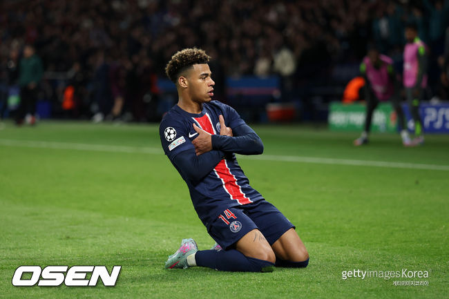 '이강인은 벤치 지켰는데' 엔리케 PSG 감독, LEE 밀어낸 '만 19세' 공격수에