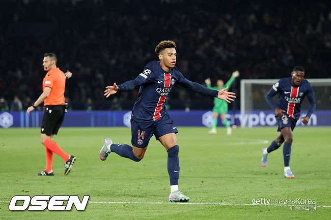 '이강인은 벤치 지켰는데' 엔리케 PSG 감독, LEE 밀어낸 '만 19세' 공격수에