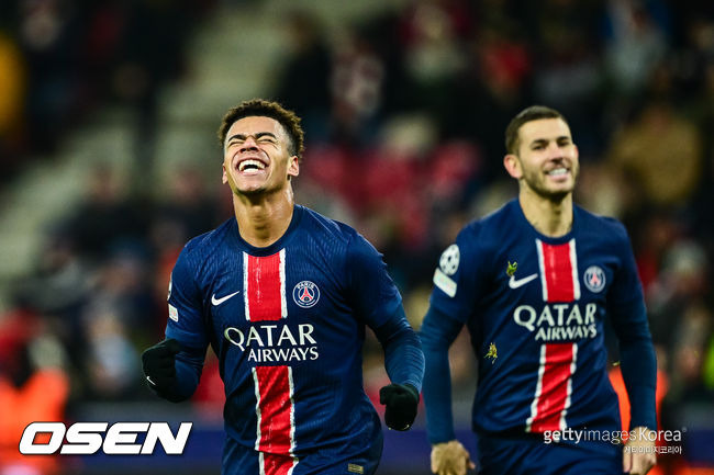 '이강인은 벤치 지켰는데' 엔리케 PSG 감독, LEE 밀어낸 '만 19세' 공격수에