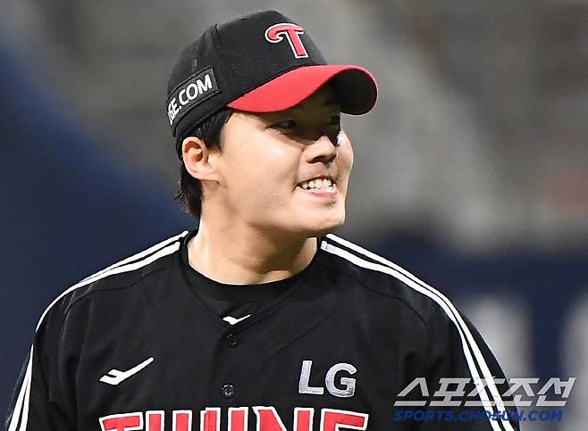 97km 커브로 이렇게 잘 던지면, 40까지 야구하겠네...