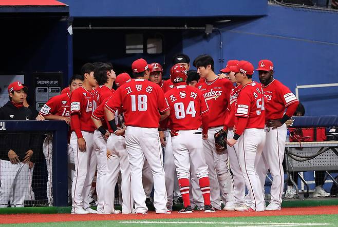 득점권 침묵, 또 침묵… 3득점 이하 69% SSG, 이대로는 불펜도 다 죽는다