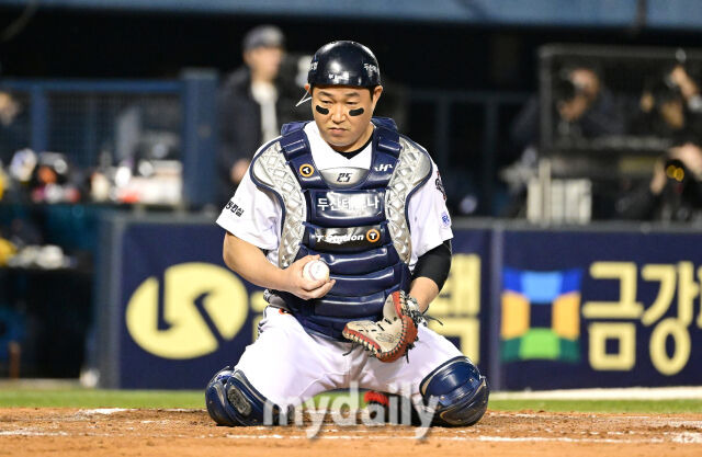 '이중 도루→도루→도루→도루' 35년 만에 나온 대기록…김경문 감독