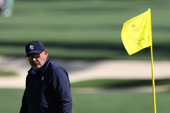 폭행에 성폭력…골프 천국에 뜬 ‘논란의 천사’