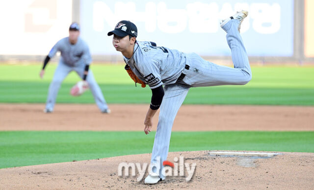 '전체 1순위' 황준서 5이닝 5K 90구, 이글스 전직 마무리 홀드…2R 포수 3안타 3타점 폭발, 두산 8-5 제압