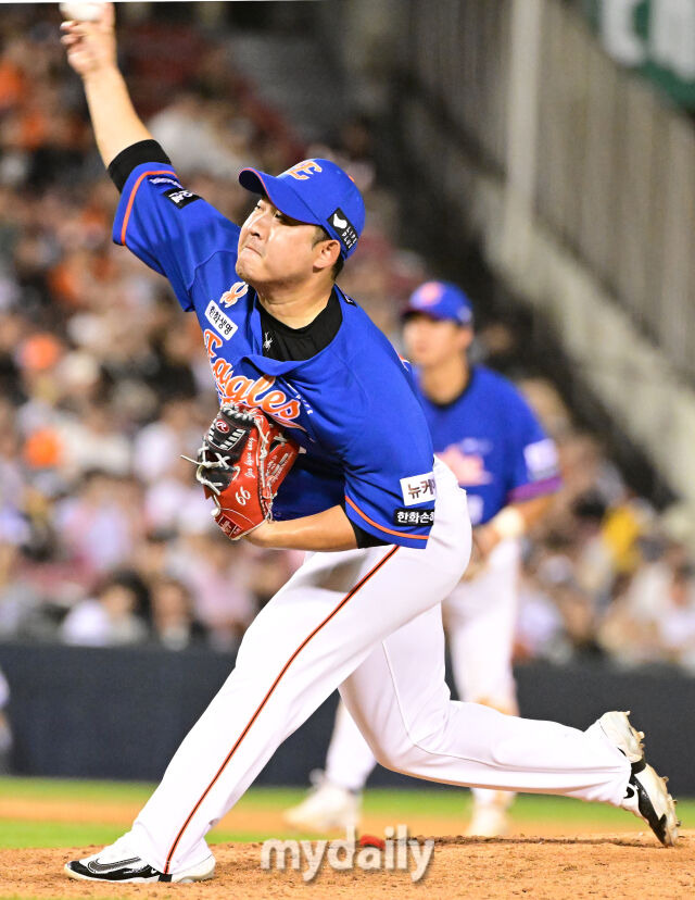 '전체 1순위' 황준서 5이닝 5K 90구, 이글스 전직 마무리 홀드…2R 포수 3안타 3타점 폭발, 두산 8-5 제압