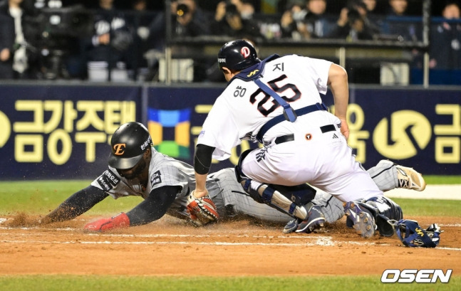 '노시환이 걸어서 2루 갔다' 양의지-ML 좌완 홀린 '한 이닝 5도루', 한화는 어떻게 35년 만에 진기록 해냈나