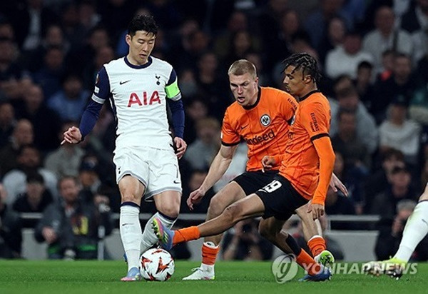손흥민 빼고 '19세 텔'이라니… 토트넘, 유로파 8강 1차전 1-1 무승부