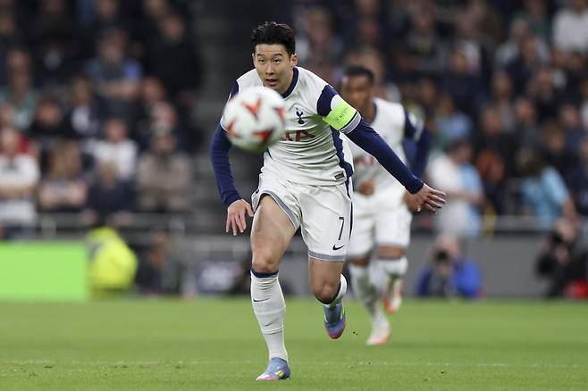 손흥민, 감아차기 작렬! 포로 환상 백힐 득점…'골대불운' 토트넘, 유로파 8강 아쉬운 무승부→'SON 우승' 위해 2차전 총력