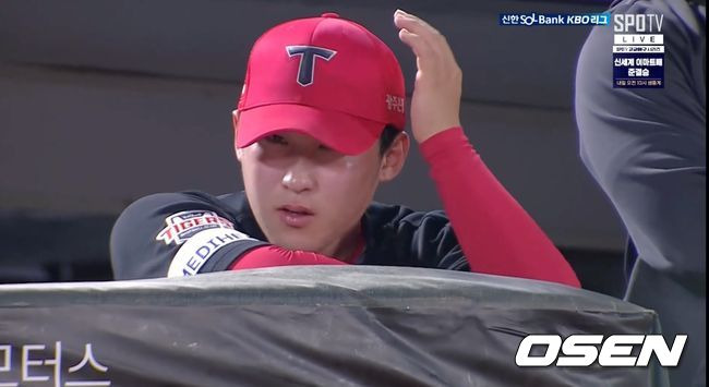 안타→사구→홈런→안타→안타→안타→볼넷…15일 만의 등판이 6실점 강판으로, ‘스마일보이’는 왜 눈물 흘렸을까