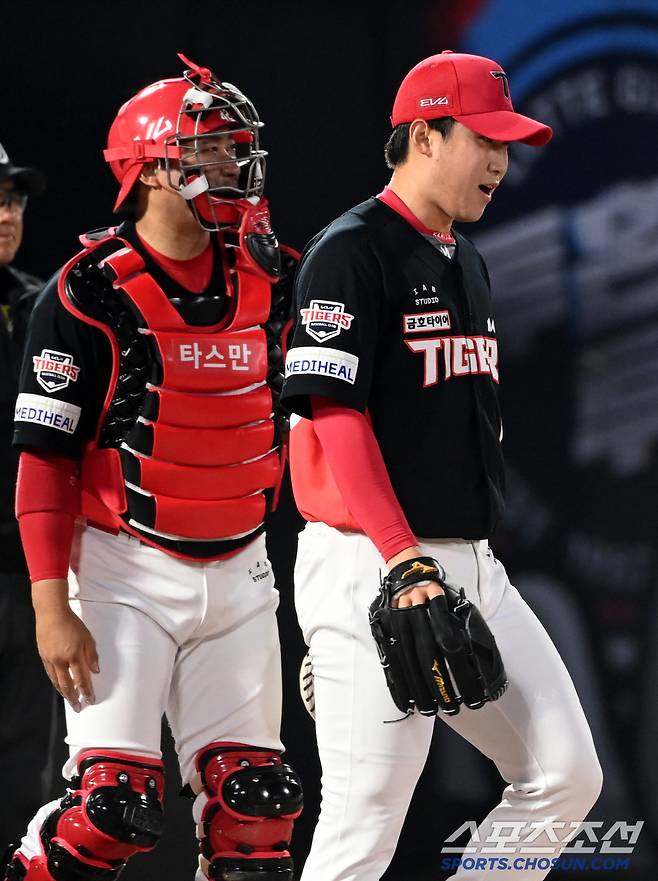 '정말 덕아웃에서 눈물 흘렸나' 충격의 2G 12실점 강판→3년차 해법 찾을까