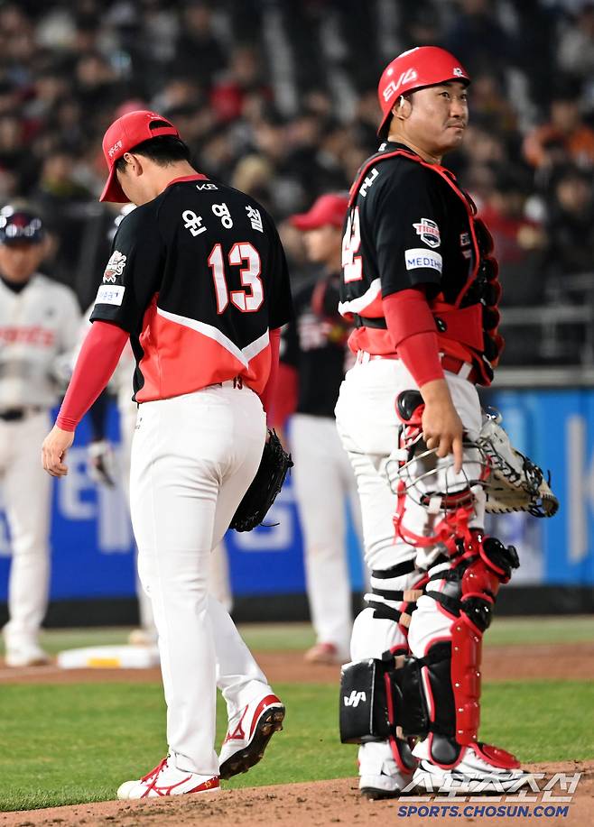 '정말 덕아웃에서 눈물 흘렸나' 충격의 2G 12실점 강판→3년차 해법 찾을까