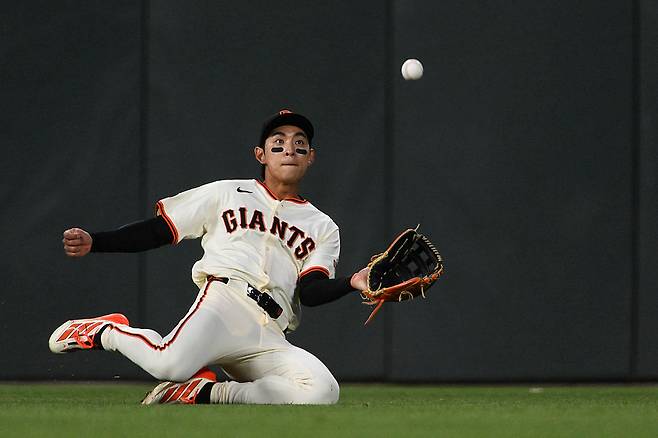 ‘이정후 열풍’ MLB 공식 유튜브 메인 장식···하이라이트 영상에 팬 반응 폭발, 타격왕 예상까지 ‘질주’