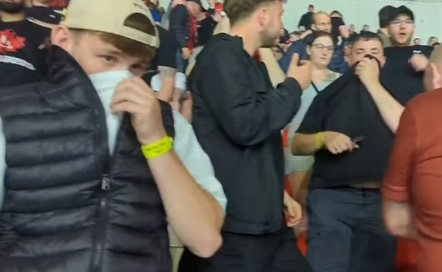 '이것이 프랑스 축구의 추악한 현실입니다' 프랑스 경찰, 맨체스터 원정 팬들 향해 최루탄 발사...난투극 방지 위한 조처로 보여