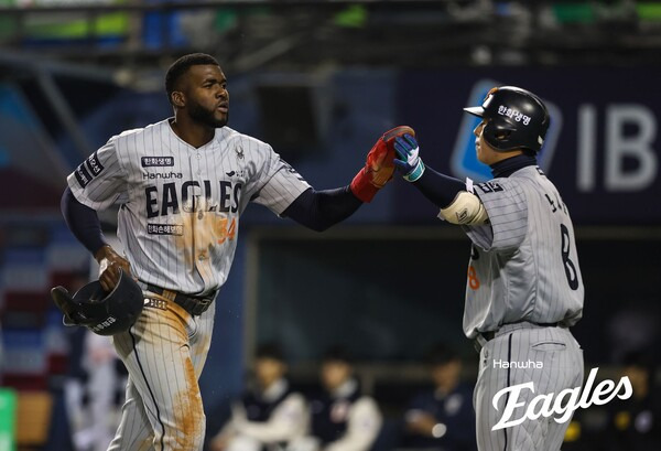 지난해 9위였는데...무려 '35년' 만의 진기록→LG 제치고 리그 1위 등극, '뛰는 팀' 거듭난 한화