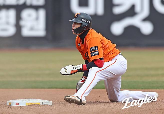 지난해 9위였는데...무려 '35년' 만의 진기록→LG 제치고 리그 1위 등극, '뛰는 팀' 거듭난 한화