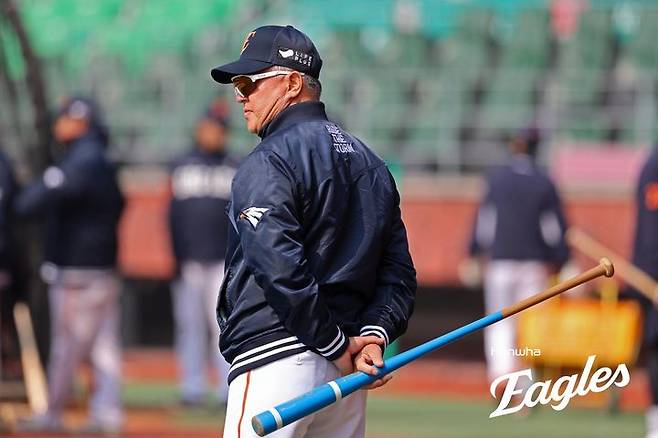 지난해 9위였는데...무려 '35년' 만의 진기록→LG 제치고 리그 1위 등극, '뛰는 팀' 거듭난 한화