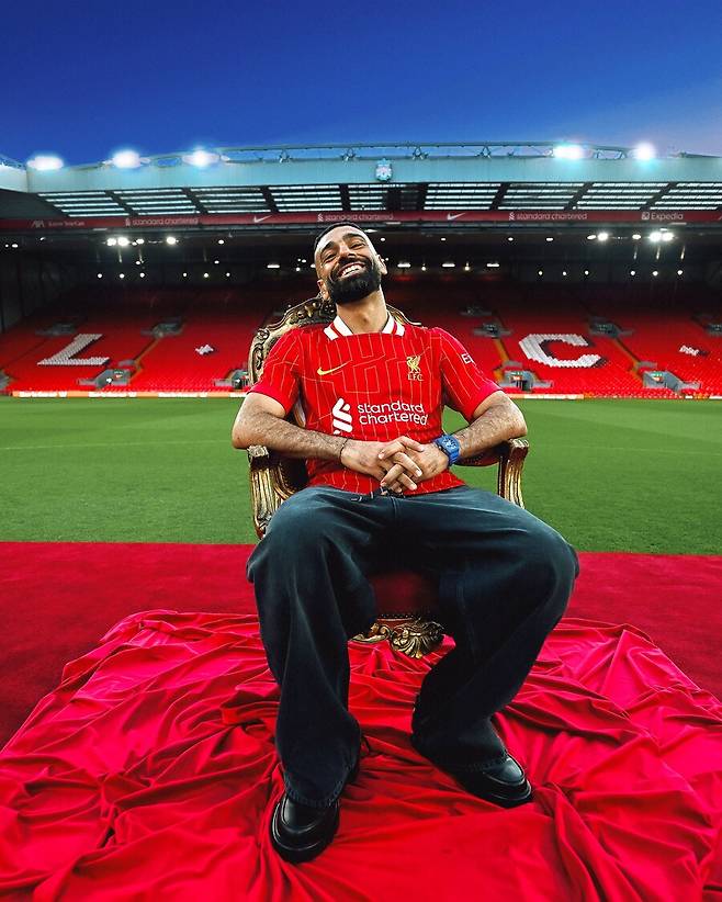 [공식발표] ‘오피셜 떴다’ 손흥민! 난 레전드 대우 받아…‘2년 파격 재계약’ 모하메드 살라, 리버풀 잔류 확정 ‘2027년까지’