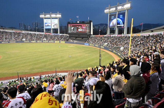 '벌써 19만명이 왔다' LG 관중 동원력 미쳤다, 개막 8경기 연속 완판 [MD잠실]