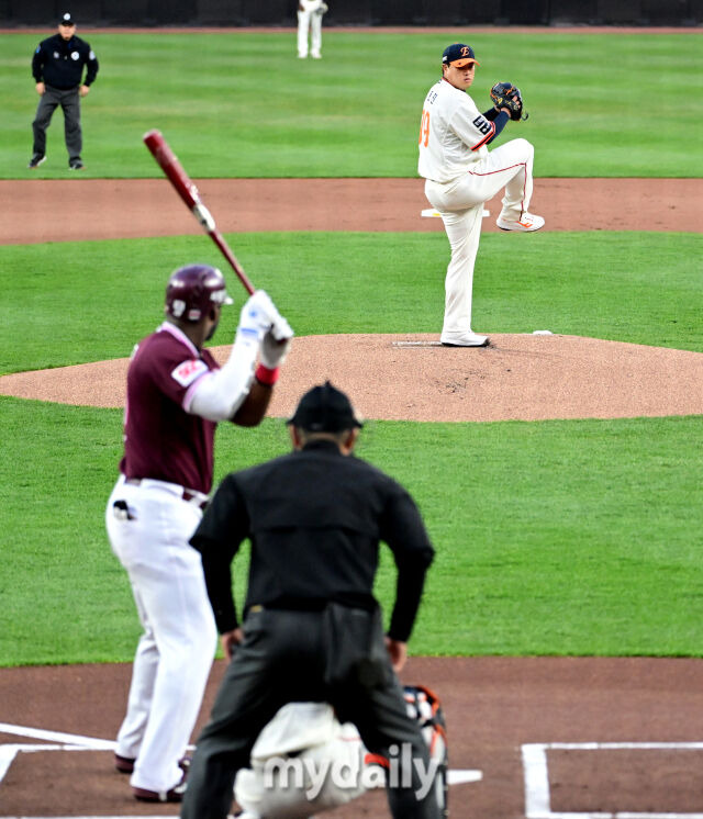 회장님 반하겠다! 류현진의 아트피칭, '뜬공→뜬공→삼진' 푸이그에 완승…6이닝 KKKKKK 위력투, 첫 승 보인다 [MD대전]