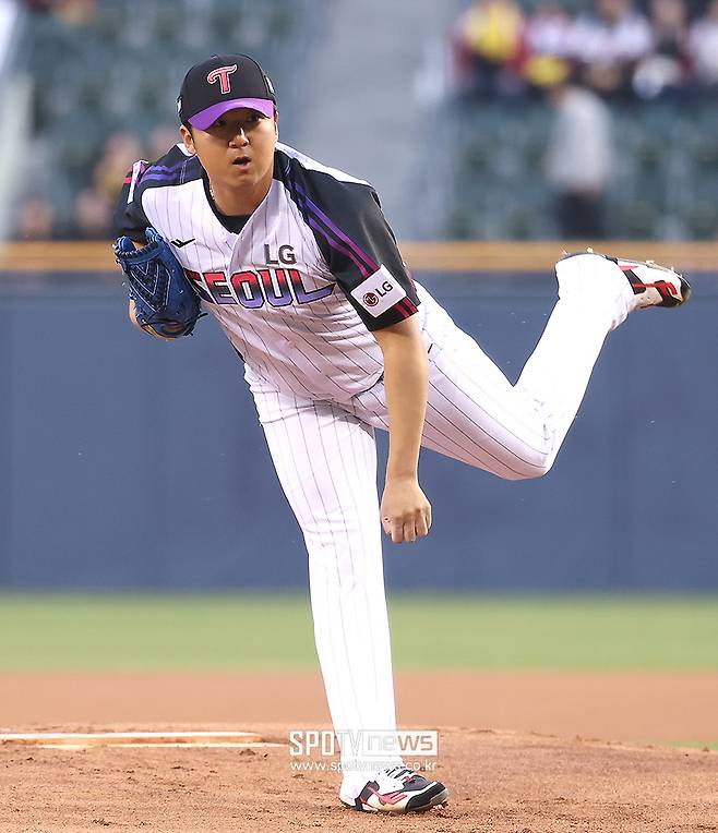 [잠실 게임노트] 염경엽 배치기→박동원 역전포→장현식 이적 첫 SV…LG 또 이겼다, 두산 잡고 2연승