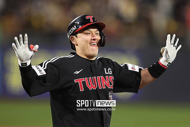 [잠실 게임노트] 염경엽 배치기→박동원 역전포→장현식 이적 첫 SV…LG 또 이겼다, 두산 잡고 2연승