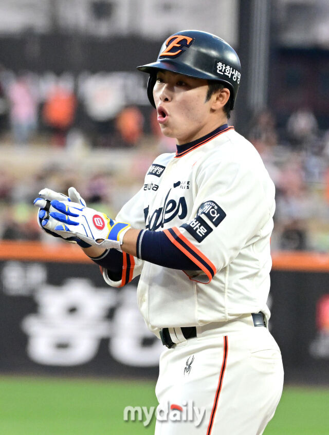 양키스 최고 유망주 드디어 터졌다! KBO 데뷔 첫 홈런 폭발, 8m 몬스터월 넘겼다…실책 후 속죄포, 문현빈 백투백 [MD대전]