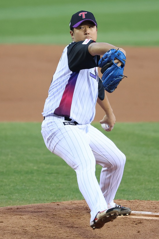 '13승 2패' 적수 없다! 염경엽 감독 극대노 욕설 퇴장→박동원 7회 역전 스리런 '쾅'…LG 첫 잠실 라이벌전 기선제압 [잠실:스코어]