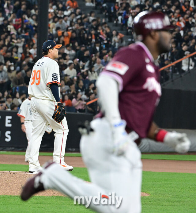 타율 꼴찌 한화 잊어주세요, 회장님 오신 날 17안타 12점 미쳤다…플로리얼&문현빈 몬스터월 넘기고, 류현진 첫 승 '탈꼴찌' [MD대전]