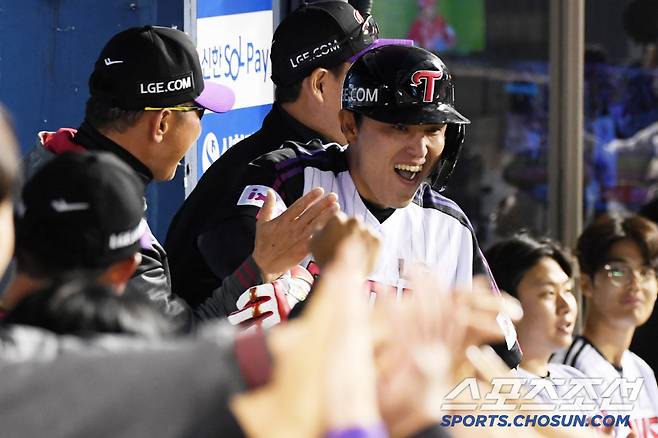 '1:0→1:2→5:2' 퇴장 염갈량의 억울함 65억 애제자가 스리런포로 풀었다. 두산전 역전승. 홈 8연속 매진 무패 기적이 이어지다[잠실 리뷰]