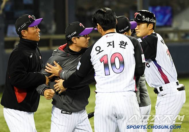 '1:0→1:2→5:2' 퇴장 염갈량의 억울함 65억 애제자가 스리런포로 풀었다. 두산전 역전승. 홈 8연속 매진 무패 기적이 이어지다[잠실 리뷰]