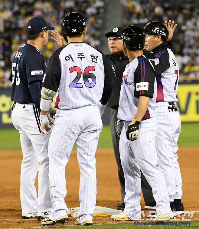 '1:0→1:2→5:2' 퇴장 염갈량의 억울함 65억 애제자가 스리런포로 풀었다. 두산전 역전승. 홈 8연속 매진 무패 기적이 이어지다[잠실 리뷰]