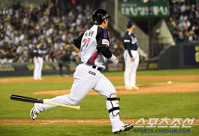 '1:0→1:2→5:2' 퇴장 염갈량의 억울함 65억 애제자가 스리런포로 풀었다. 두산전 역전승. 홈 8연속 매진 무패 기적이 이어지다[잠실 리뷰]