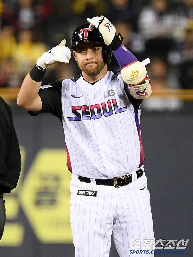 '1:0→1:2→5:2' 퇴장 염갈량의 억울함 65억 애제자가 스리런포로 풀었다. 두산전 역전승. 홈 8연속 매진 무패 기적이 이어지다[잠실 리뷰]