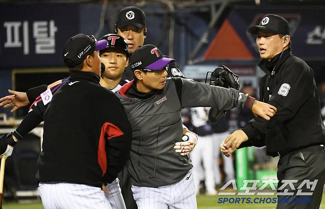염갈량 '배치기' 퇴장 사태의 이유...