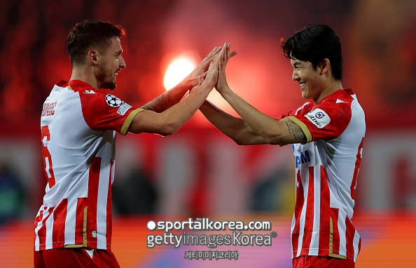 '러브콜 폭발!' 韓 역사상 이런 선수가 있었나...수비수가 유럽서 24경기 6골 3도움→그럼에도 이적 불가 왜?