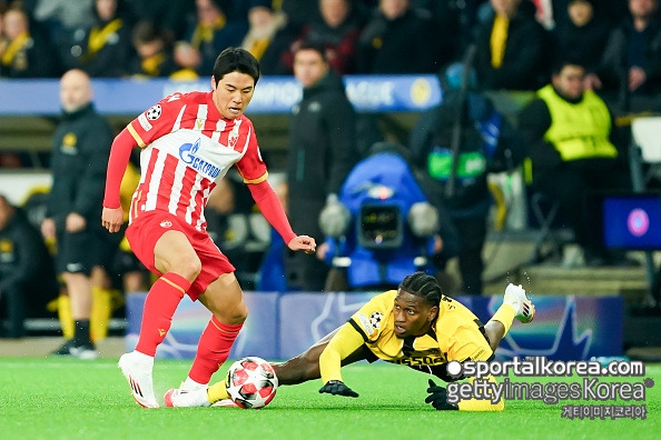 '러브콜 폭발!' 韓 역사상 이런 선수가 있었나...수비수가 유럽서 24경기 6골 3도움→그럼에도 이적 불가 왜?