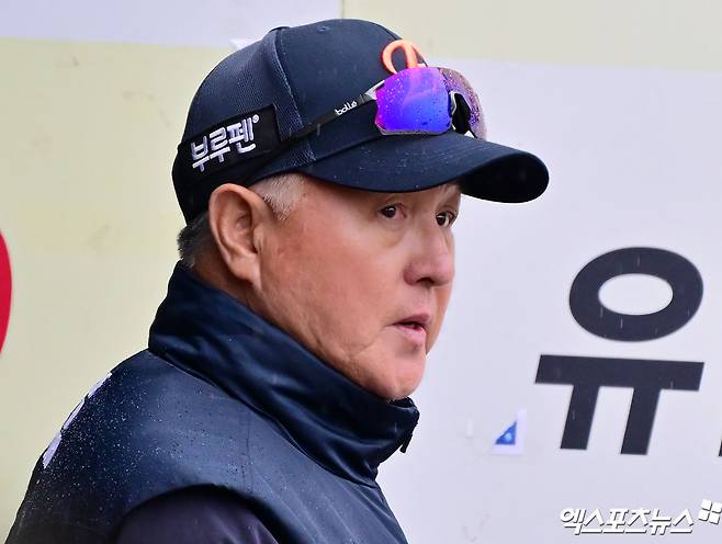 '내 이글스 주식 10% 절대 안 판다'…한화, '첫 직관' 회장님께 류현진 첫승+플로리얼 홈런 선물→키움 12-2 완파 [대전:스코어]