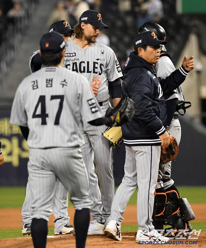 '너만 아니면 퍼펙트야' 7회까지 유일한 안타 케이브 향해 다가간 와이스...'궁금한 건 못 참는 성격'