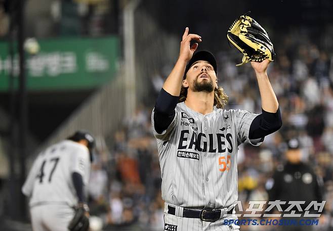 '너만 아니면 퍼펙트야' 7회까지 유일한 안타 케이브 향해 다가간 와이스...'궁금한 건 못 참는 성격'